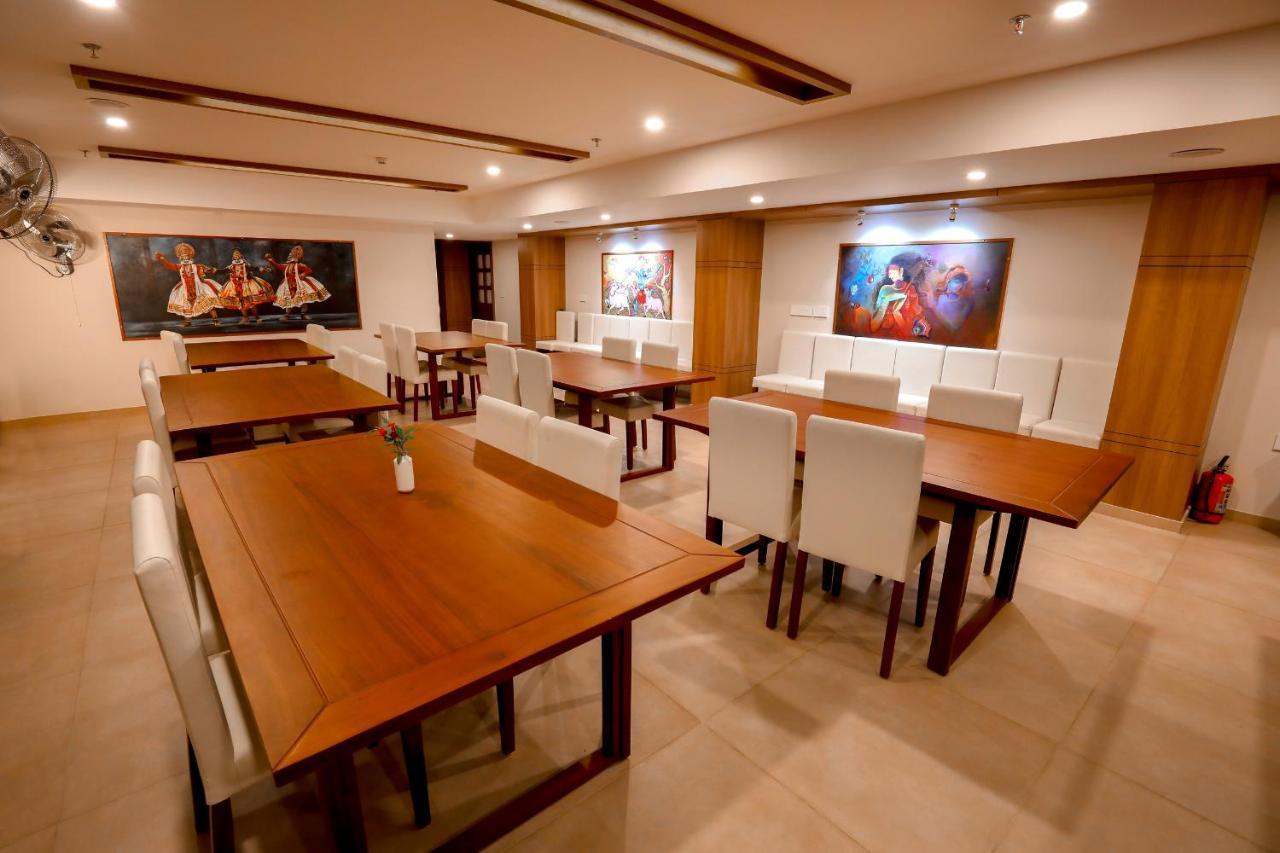 Krishnavalsam Regency Hotel Guruvayur Ngoại thất bức ảnh