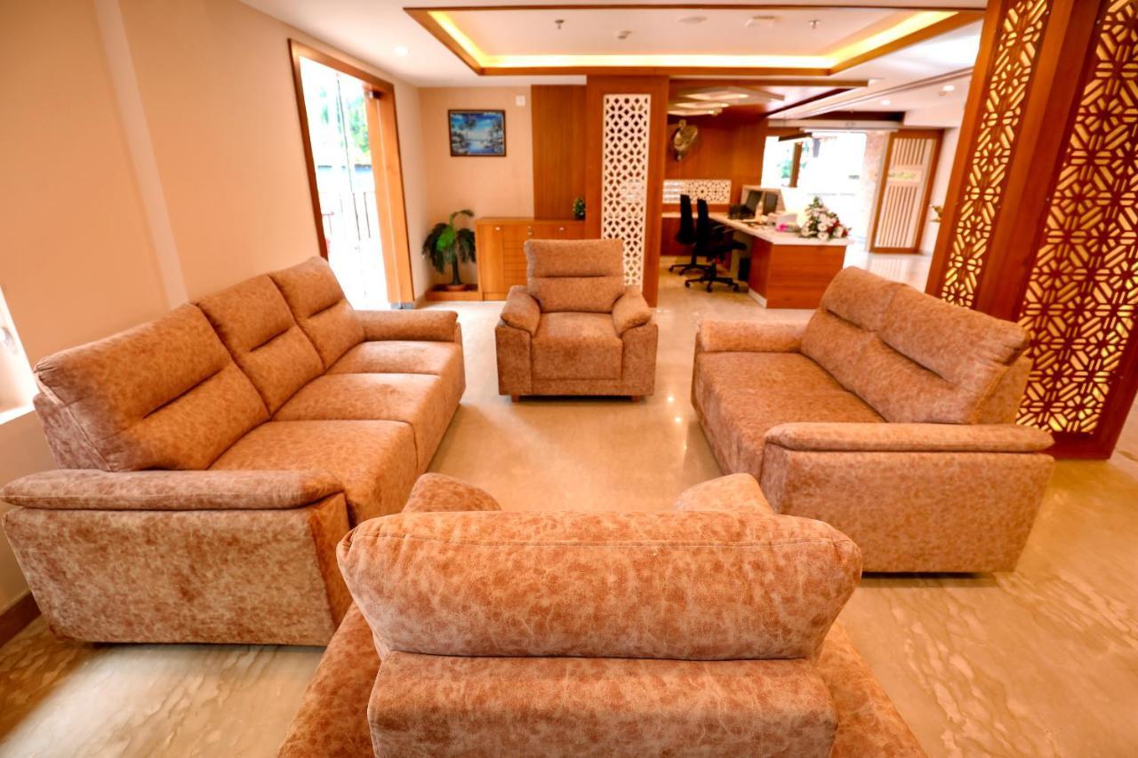 Krishnavalsam Regency Hotel Guruvayur Ngoại thất bức ảnh