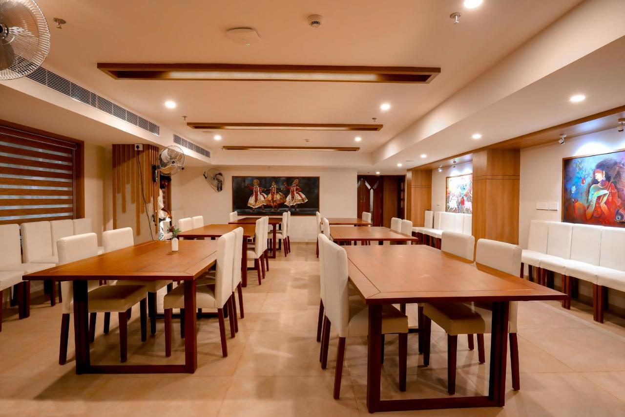 Krishnavalsam Regency Hotel Guruvayur Ngoại thất bức ảnh