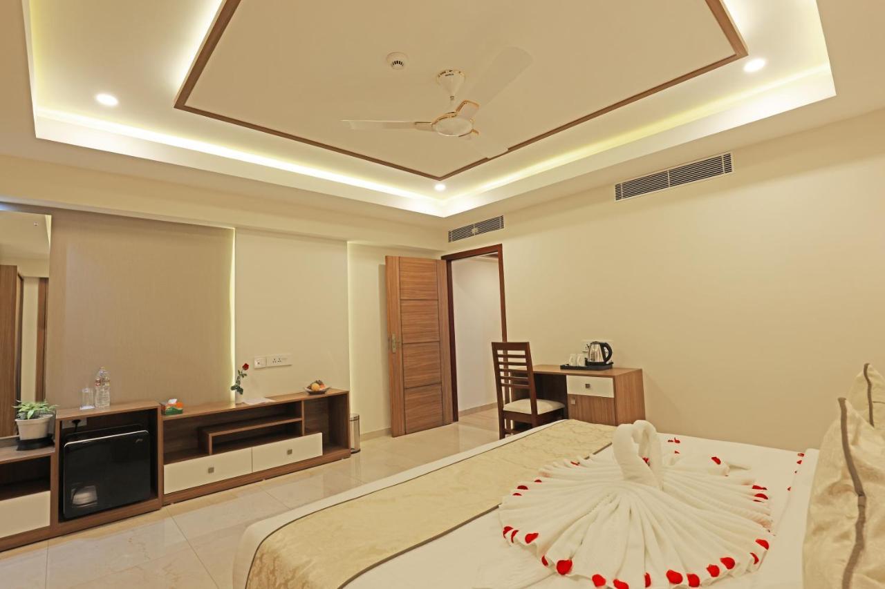 Krishnavalsam Regency Hotel Guruvayur Ngoại thất bức ảnh