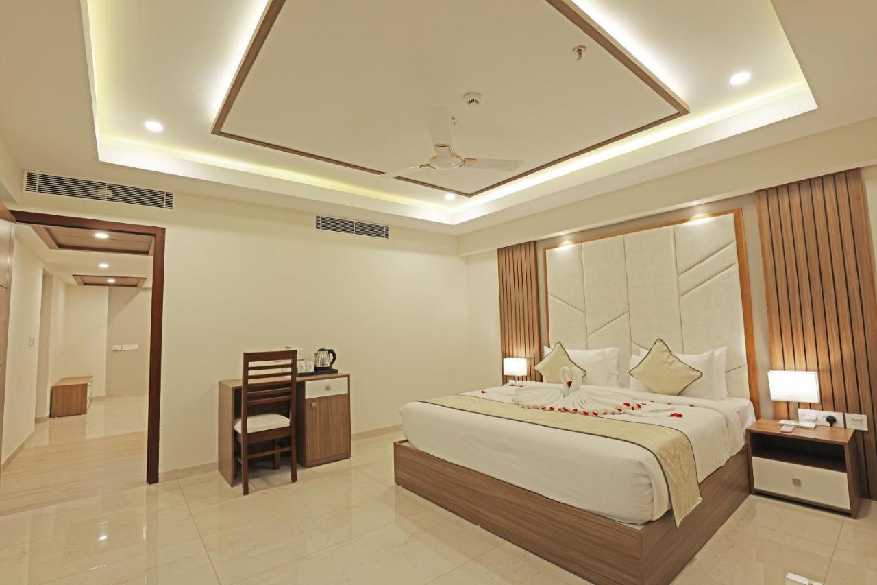 Krishnavalsam Regency Hotel Guruvayur Ngoại thất bức ảnh