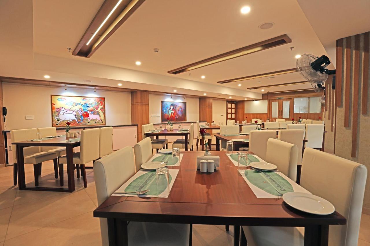 Krishnavalsam Regency Hotel Guruvayur Ngoại thất bức ảnh